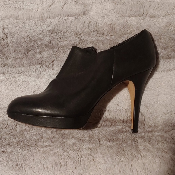 Vince Camuto 4 inch heels. - Picture 7 of 10